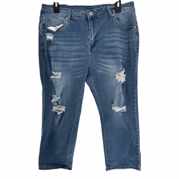 None Denim - Women’s Distressed Capri’s - Size XL -
Pre-Loved